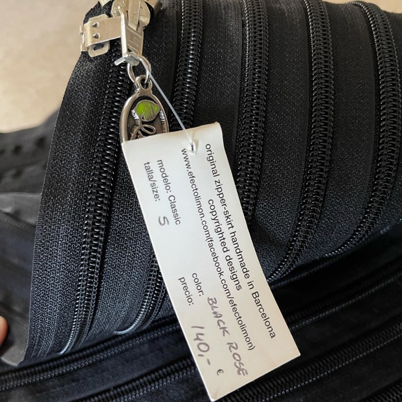 Black Zipper skirt with feather bottom - Picture 3 of 5